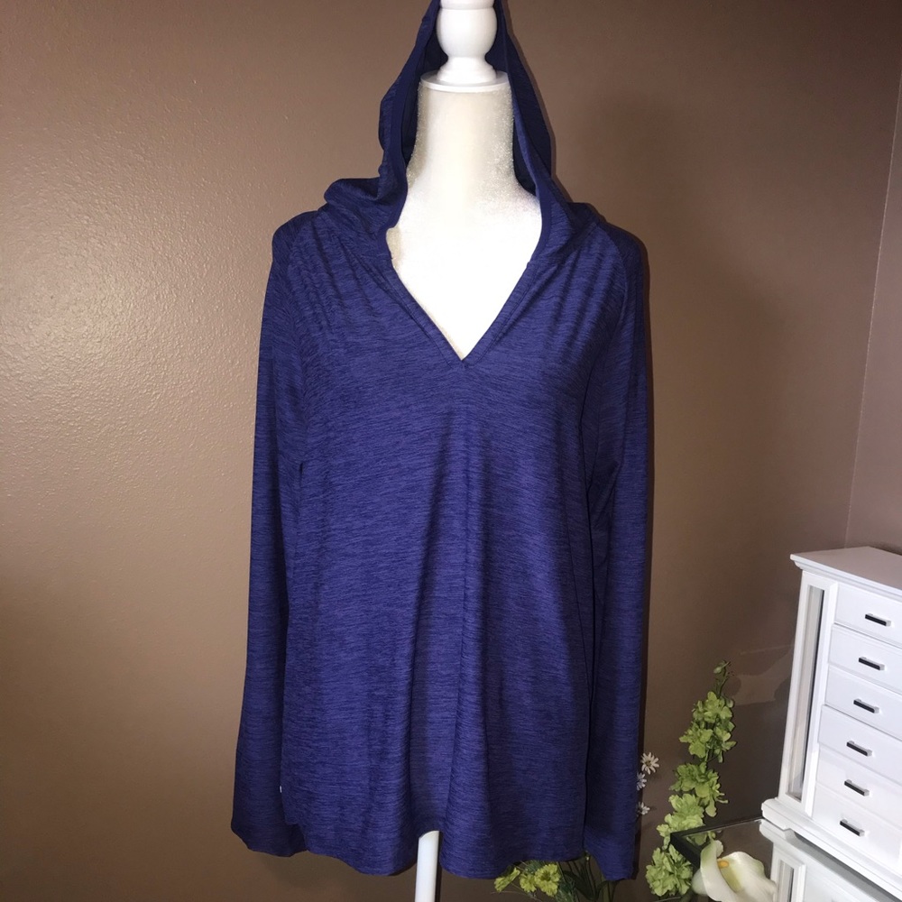 Athletic hooded top.